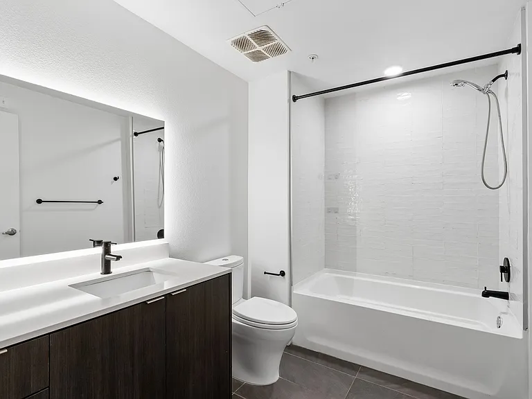 Maxwell Apartments — Photo 18