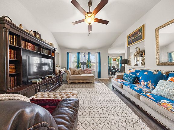 3rd image of 2513 Petersburg Ln