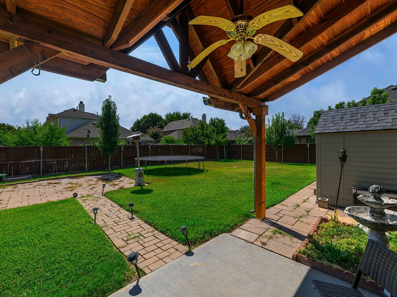 4 bed, 2.5 bath, 2527 sqft, $2,800 — Photo 3