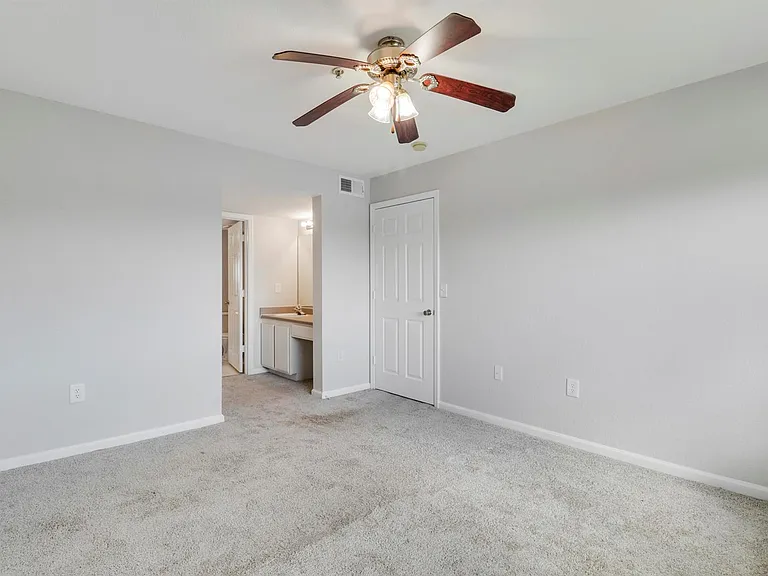 141 SW Palm Dr #306 — Photo 12