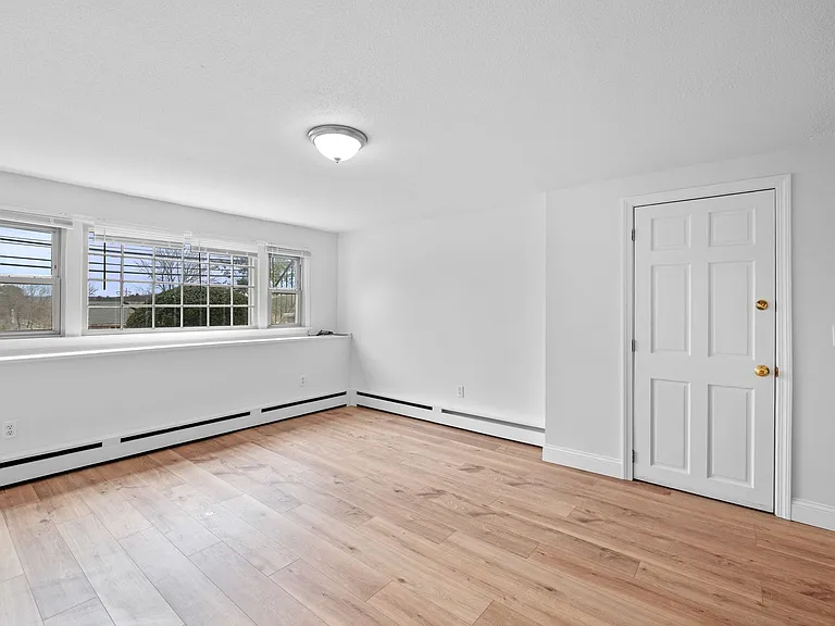 121 Cambridge Rd #B — Photo 3