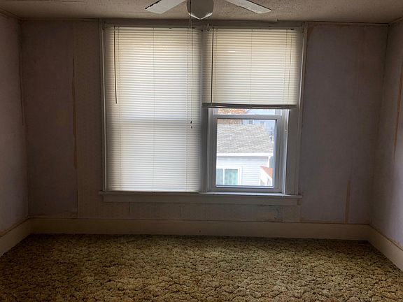 2nd image of 2827 Iowa St #A