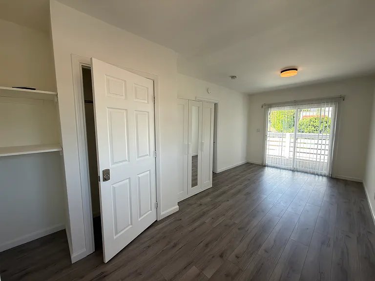 1110 Mira Mar Ave — Photo 31