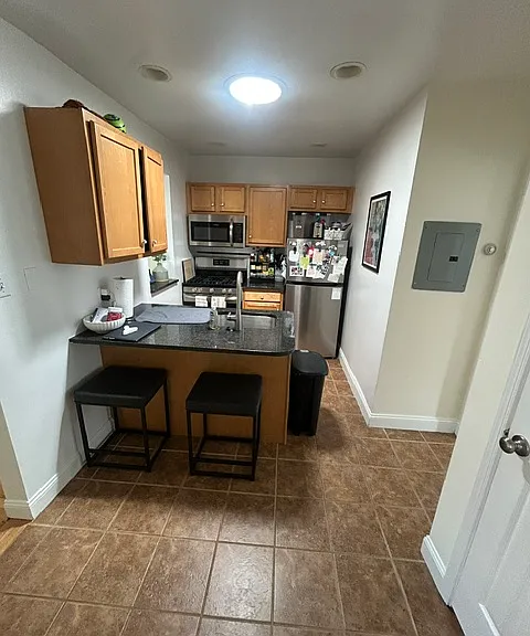 1834 Pine St #3R — Photo 4