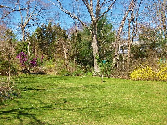 3rd image of 8 Briarwood Dr