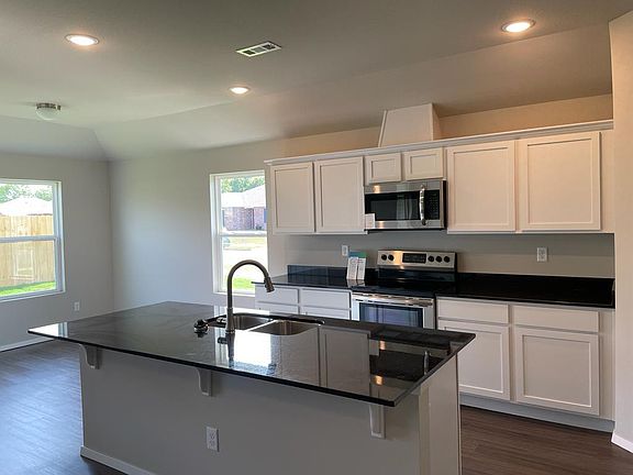 5th image of 1781 Eveningshade Ln