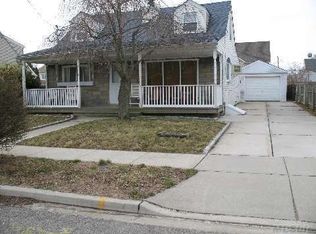 34 Franklin Pl, Massapequa, NY 11758