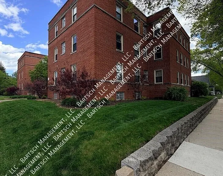 7833 W Becher St #18 — Photo 1