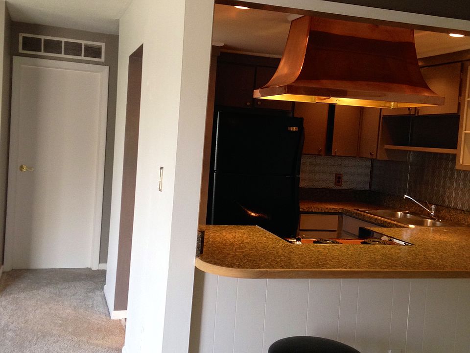 1st image of 1556 Lafayette Dr APT B