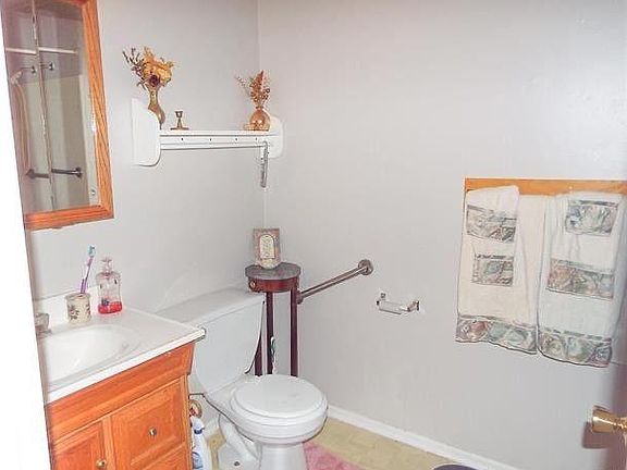 3rd image of 309 N Lincoln Dr