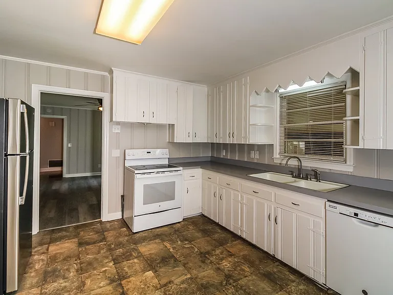 1574_021_kitchen_12877078.jpg