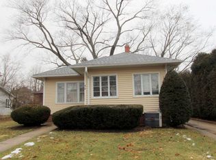 419 Dacy St, Woodstock, IL 60098