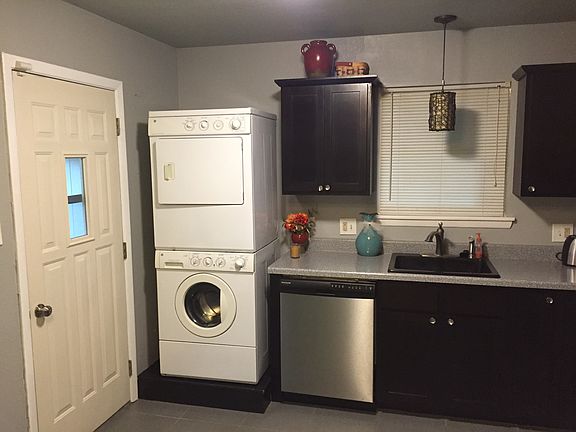 5th image of 202 Hoover Cir