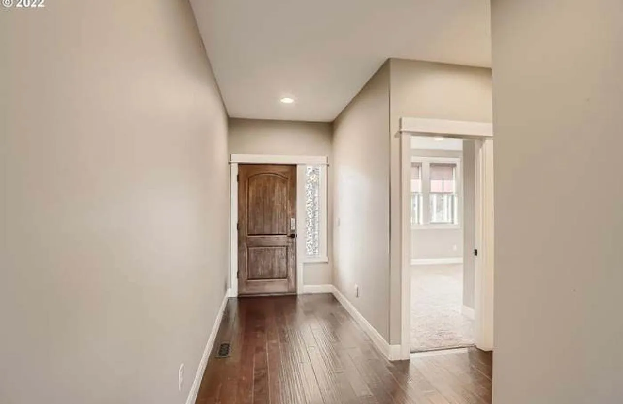 15318 NE 17th St — Photo 2