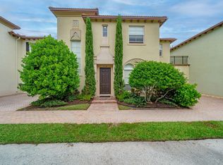 129 Via Poinciana Ln, Boca Raton, FL 33487