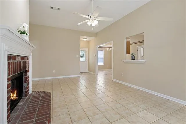 3 bed, 2.0 bath, 1400 sqft, $1,800 — Photo 4