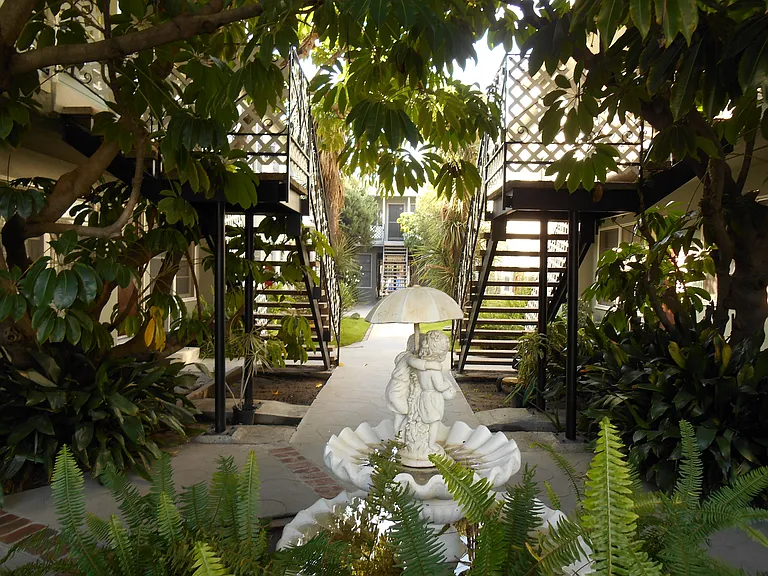 Magnolia Apartments — Photo 8
