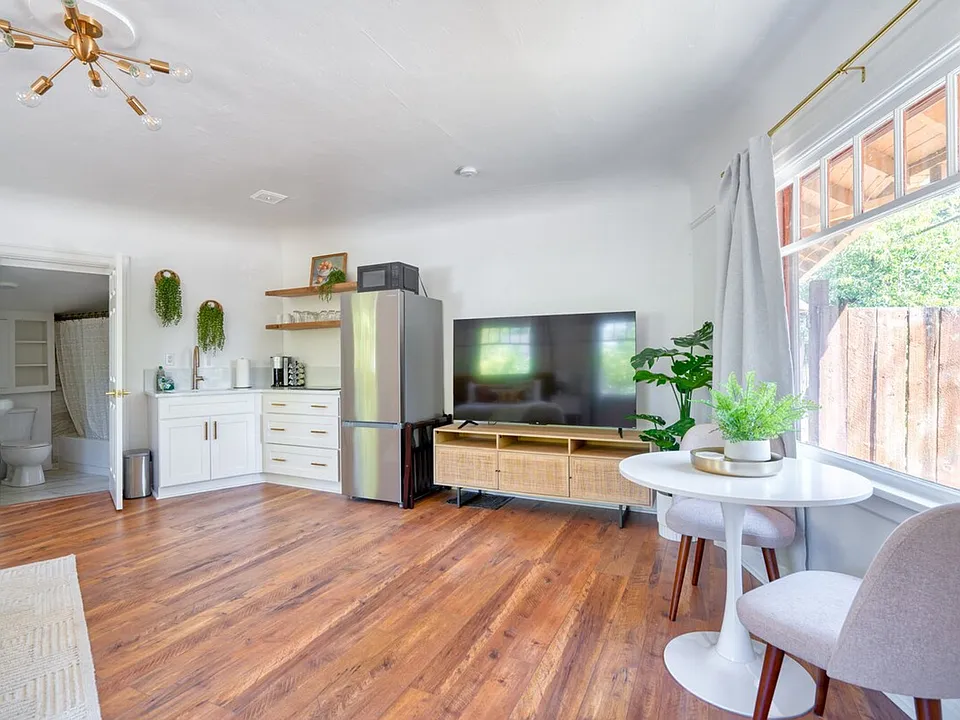 9647 SW Capitol Hwy #ID1611967P