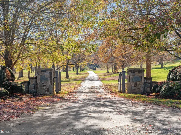 7163 Young Rd, The Plains, VA 20198