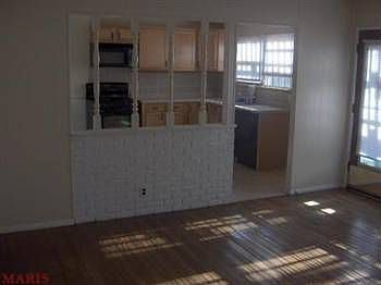 4th image of 2060 Canterbury Dr