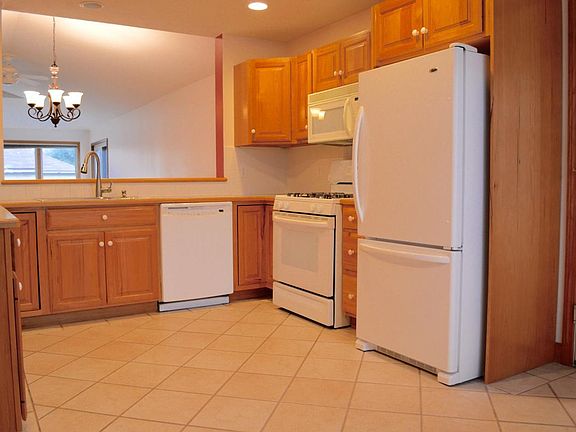 4th image of 94 Southpoint Dr