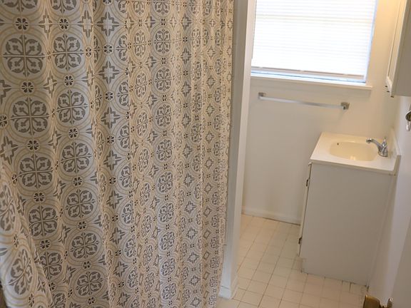 4th image of 3123 Round Hill Ave NW