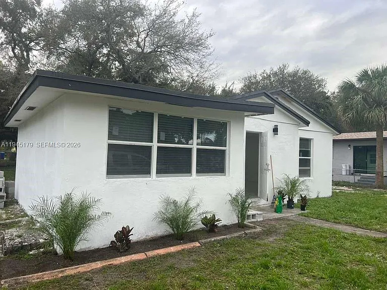 2850 NW 7th St — Photo 1
