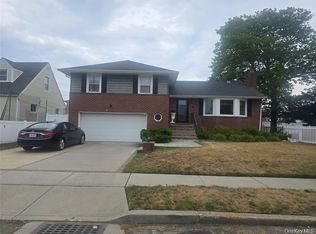 199 Radcliffe Rd, Island Park, NY 11558