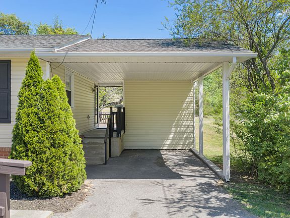 3rd image of 3268 Read Mountain Rd