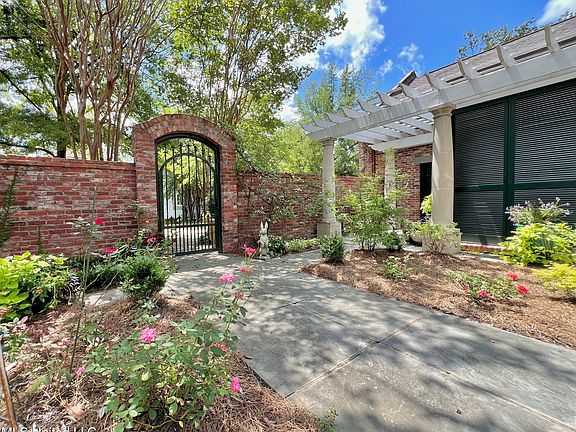 3rd image of 409 Roses Bluff Dr