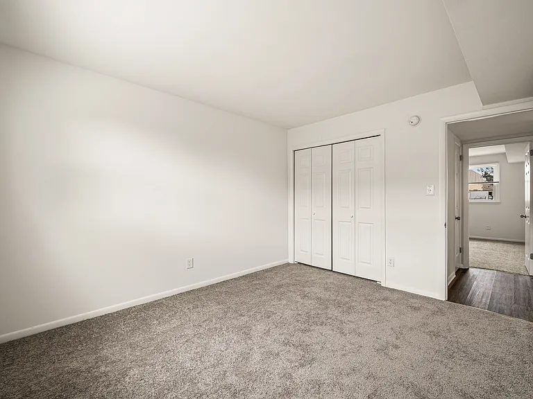 Middleboro Crest Apartments — Photo 25