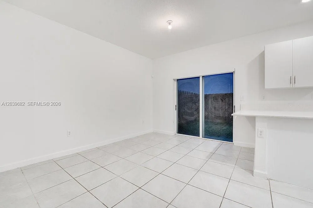 Keys Gate Residential — Photo 4