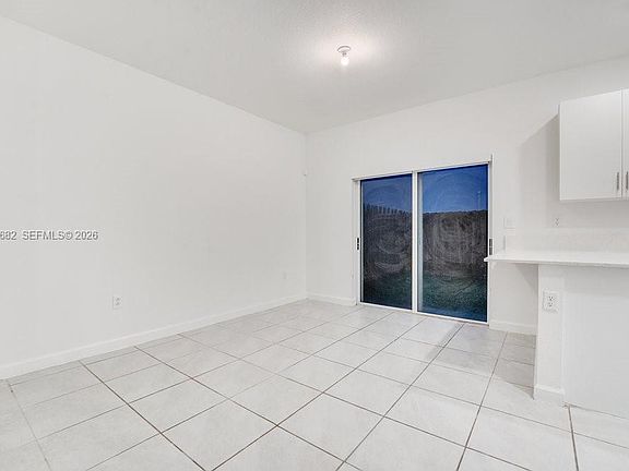 4th image of 2615 SE 11th St #2615