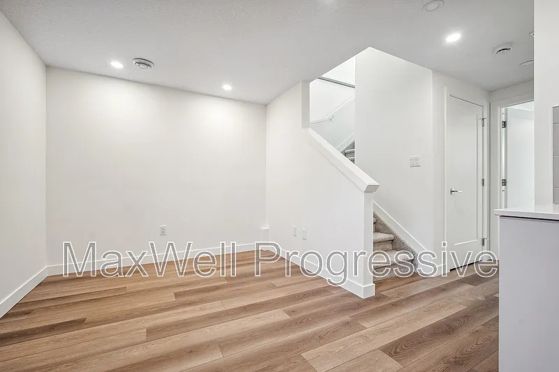 Hazeldean — Photo 2