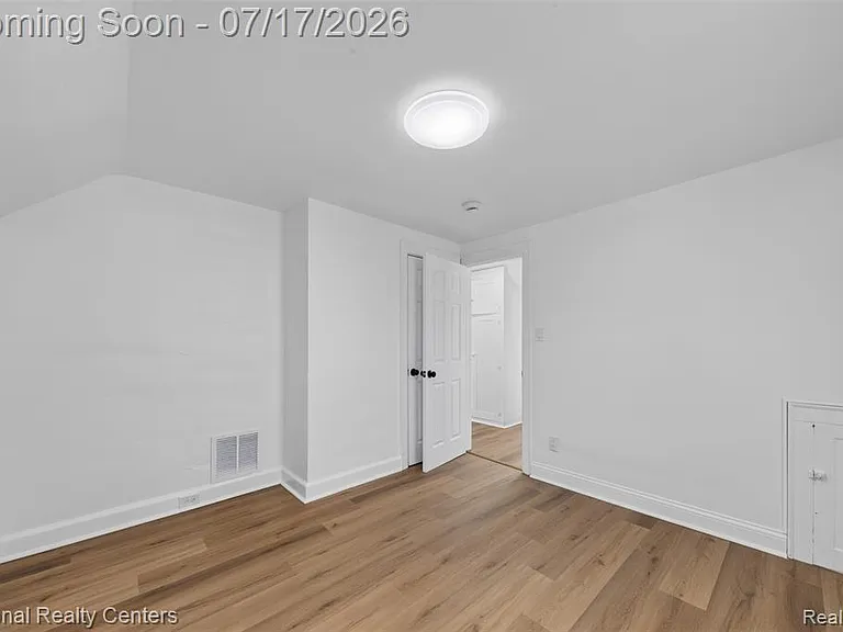 13527 Winthrop St — Photo 29