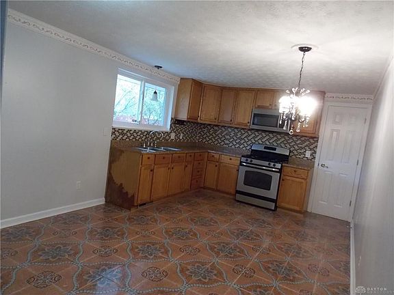5th image of 301 Gramercy Dr