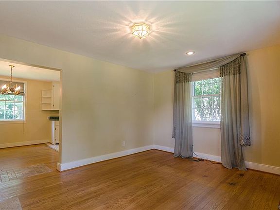 5th image of 2028 S Kinsley Ave