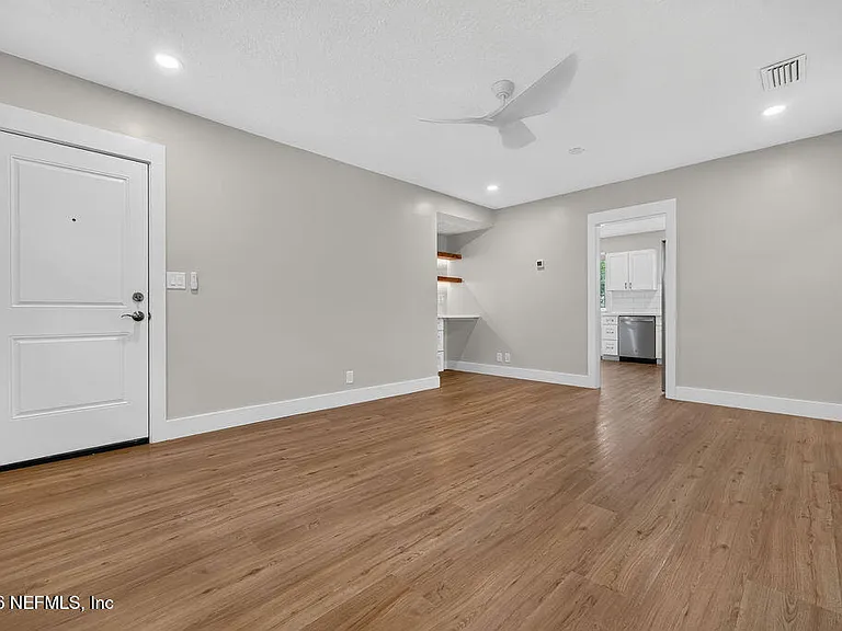 2247 Riverside Ave #6 — Photo 5