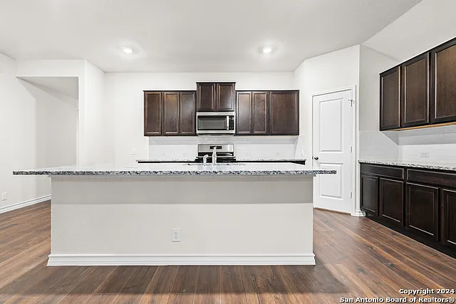 3 bed, 2.0 bath, 1650 sqft, $1,900 — Photo 4
