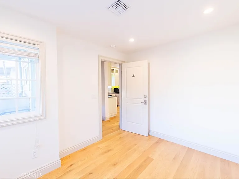 1275 W 23rd St — Photo 30