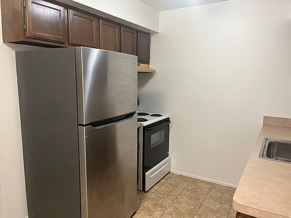 3rd image of 22811 Grove St #39