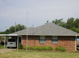 925 N 3rd St, Okemah, OK 74859