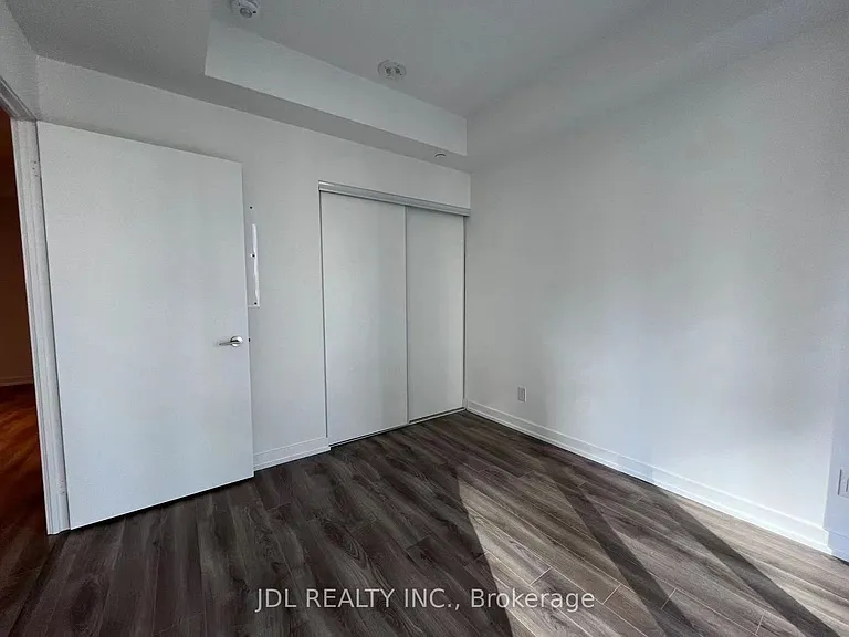 20 Edward St N #805 — Photo 7