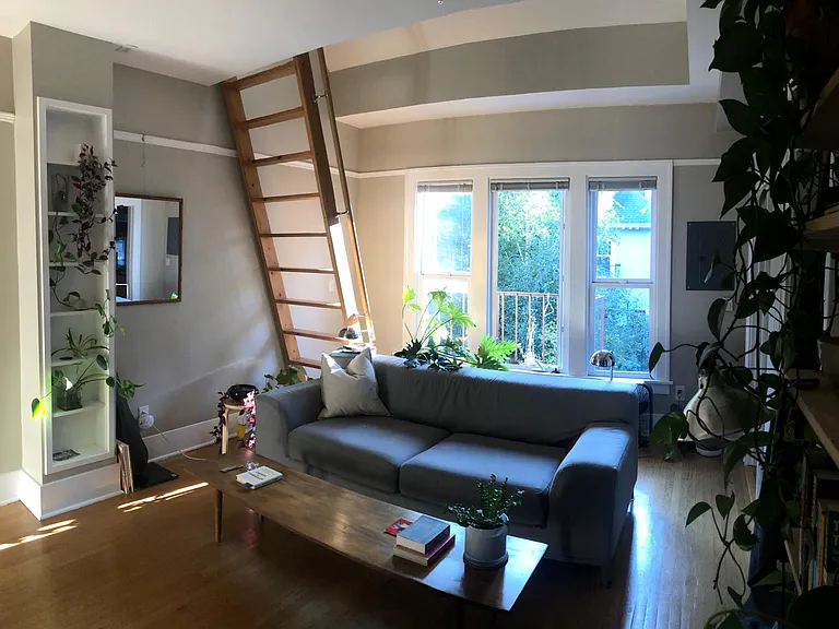 527 Malden Ave E #7 — Photo 1