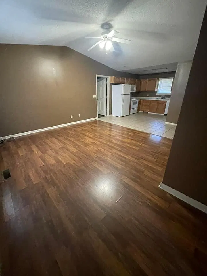 3 bed, 1200 sqft, $1,800 — Photo 2