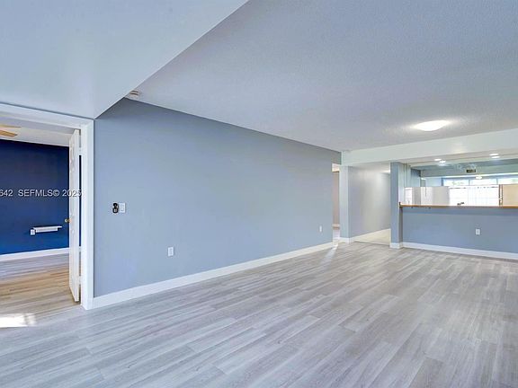 3rd image of 6073 Balboa Circle #204