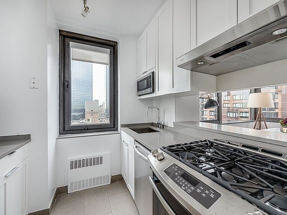 4th image of 124 W 60th St APT 43D