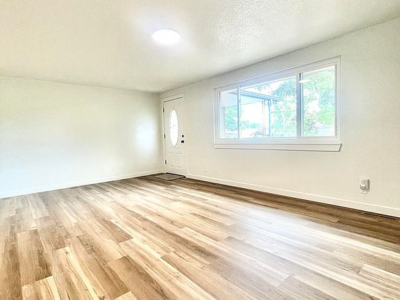 4th image of 3423 Sheridan Ave