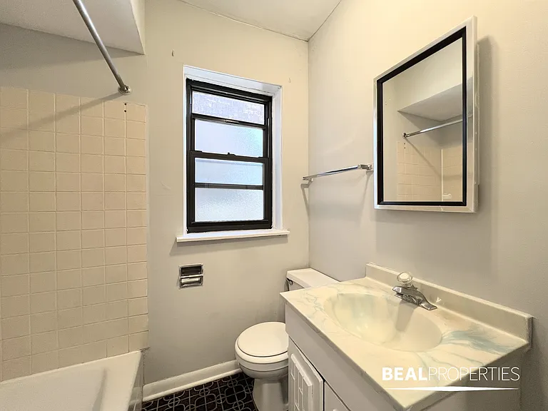 837 West Wolfram Street — Photo 9