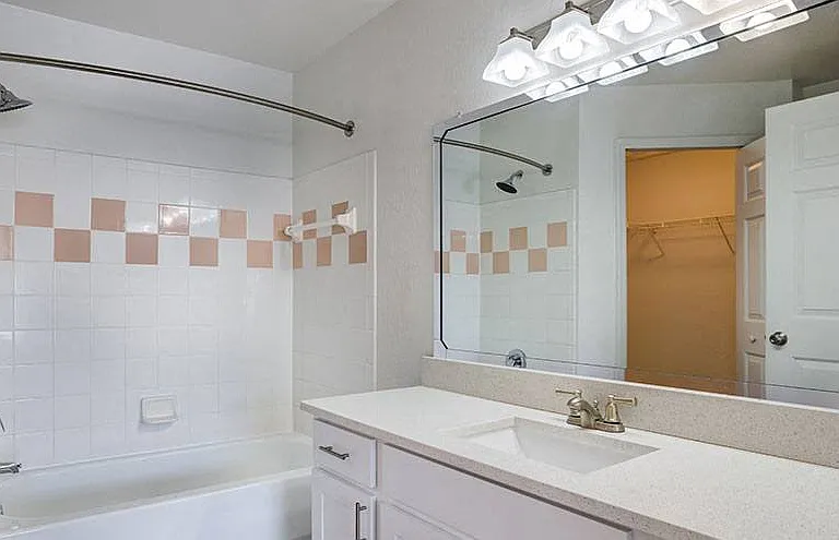 Windermere at Lakes Edge Apartments — Photo 15